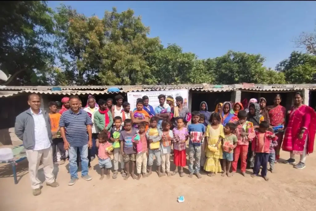 MAIN Hubs Andhra and Telengana distributed Blankets, towels and cakes to the migrant workers from Bihar at Charlapalli Hyderabad.